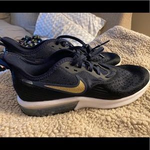 Women’s Airmax tennis shoes